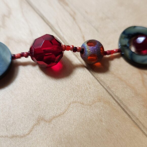 Handcrafted Necklace with Red Faceted and Round Beads Grey Mother of Pearl MOP - Picture 3 of 9